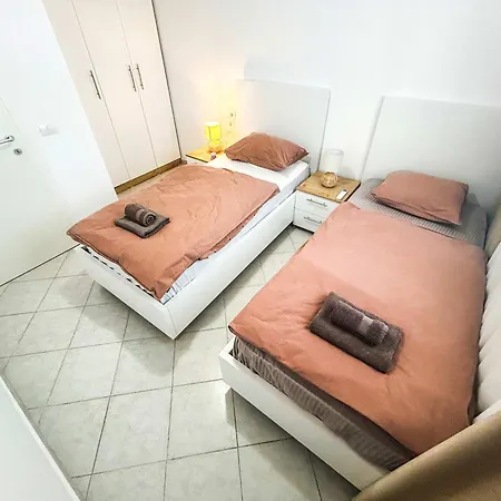 Golden Wave Escape H27 * Durrës