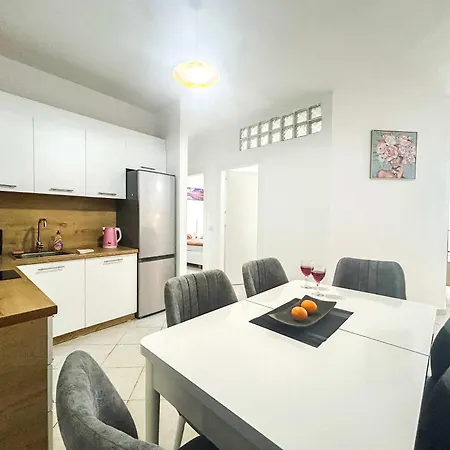 Golden Wave Escape H27 Durrës