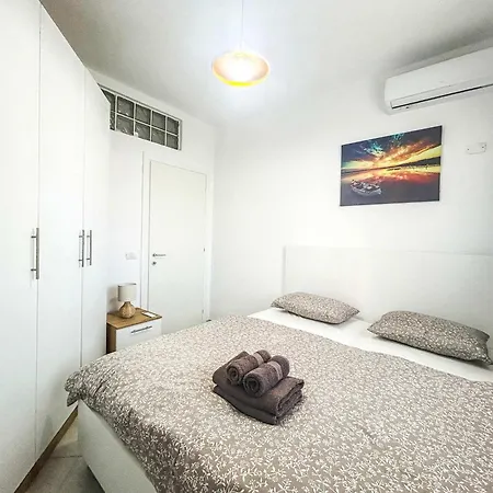 Golden Wave Escape H27 * Durrës
