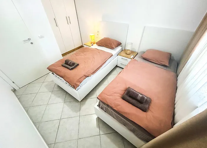 Golden Wave Escape H27 * Durrës