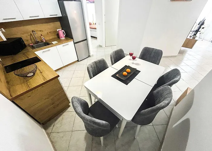 Golden Wave Escape H27 Apartamento *