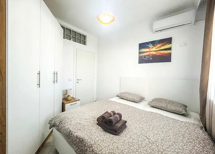 Golden Wave Escape H27 * Durrës