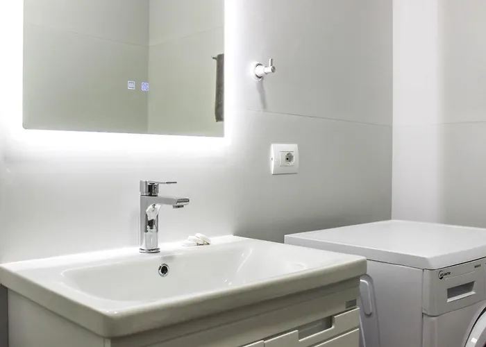 Golden Wave Escape H27 公寓